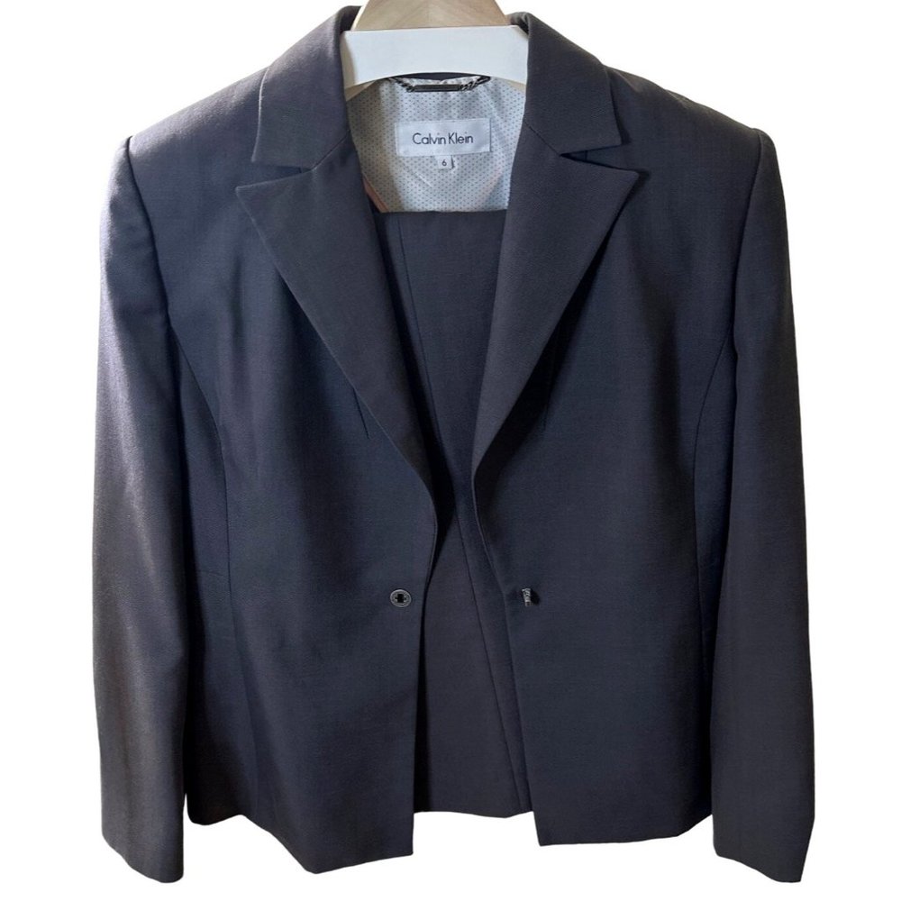 Calvin Klein Dark Grey 2-piece Pants Suit with front jacket fastener and vent